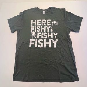 Men Tee in Green Forest Heather color size XL